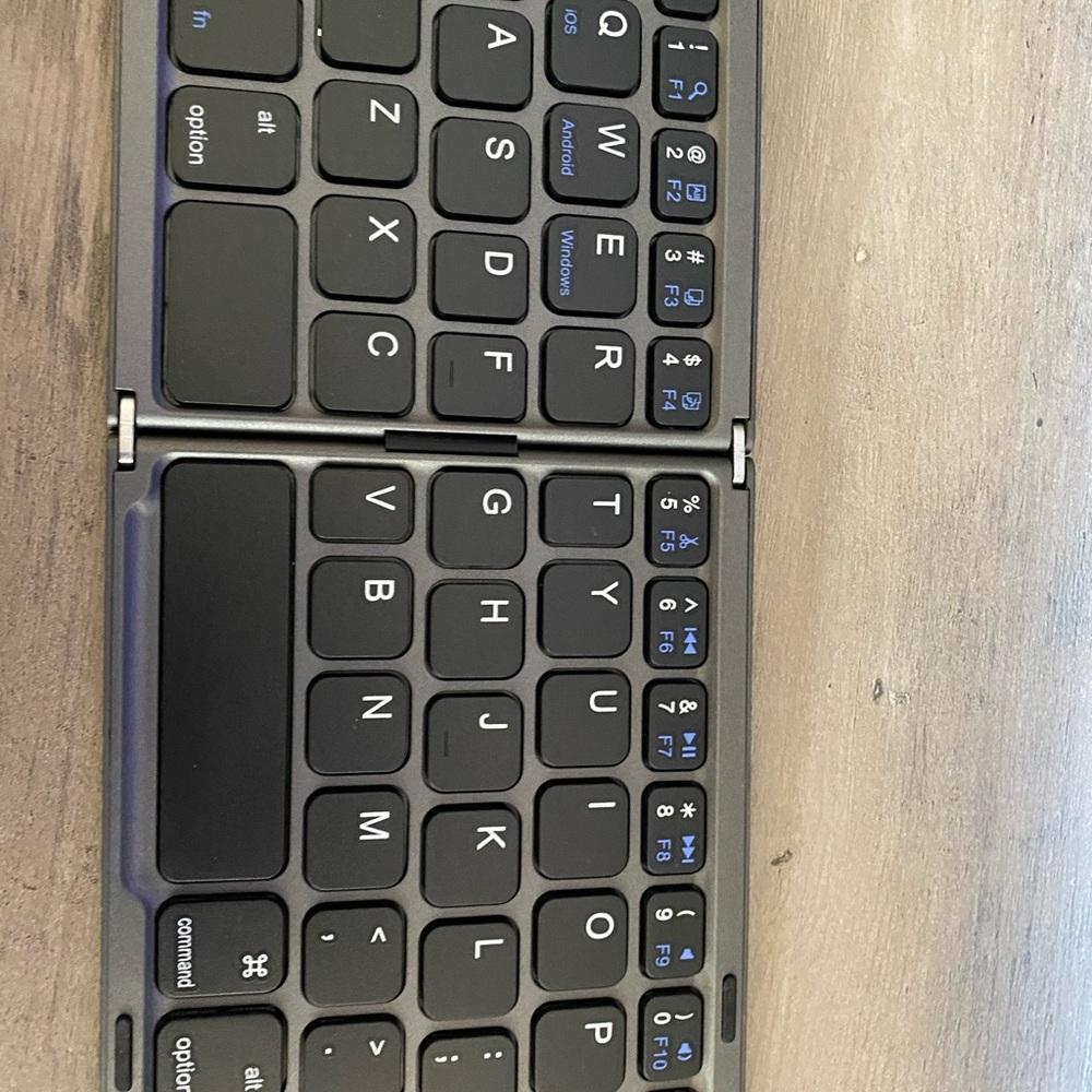 Portable Foldable Keyboard - image 1